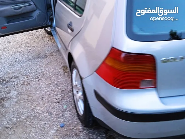 Volkswagen Golf 2000 in Nablus
