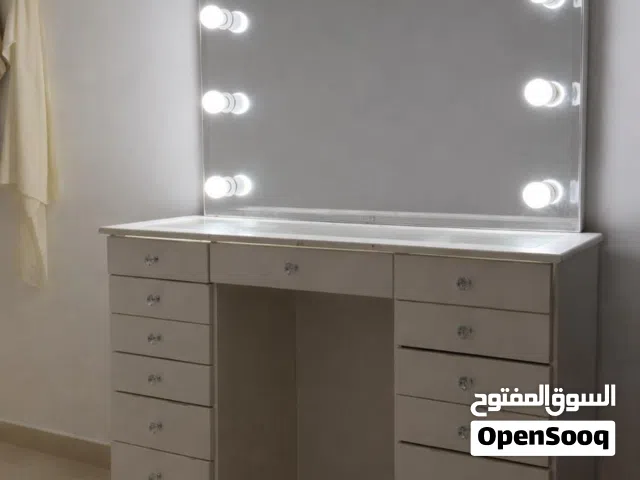 للبيع تسريحه و كرسي مستعمل