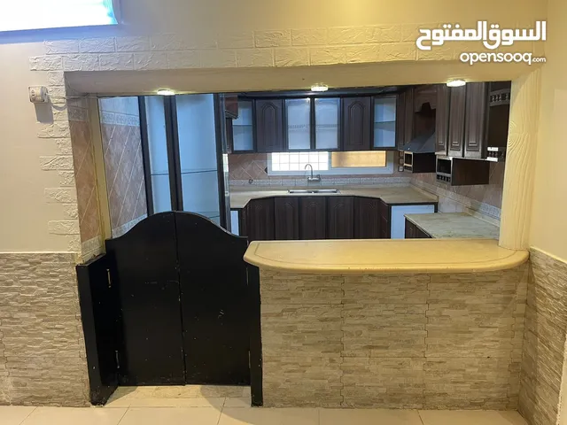 900 m2 5 Bedrooms Apartments for Rent in Jeddah Al Wazeeriyah