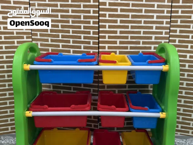 رفـوف لأدوات وألعــاب الأطفال