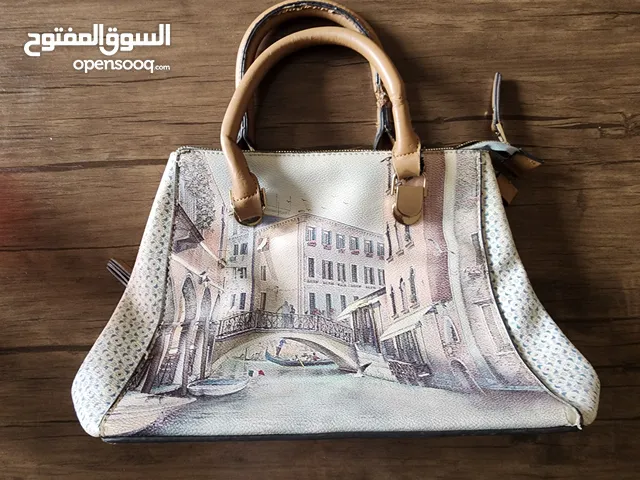 للبيع شنطة يد نسائية مستعملة بحالة ممتازة ماركة بارفوا عليها طبعة مدينة البندقية