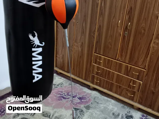 كيس ملاكمه مع كلفز مع انجاصه