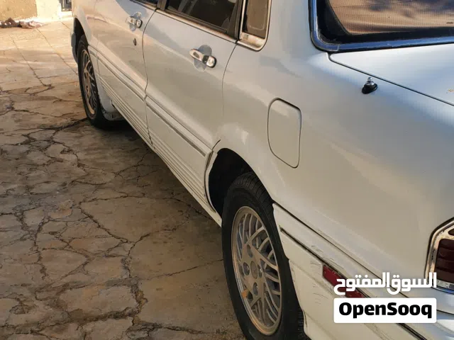 1990 ميتسوبيشي جالنت DL