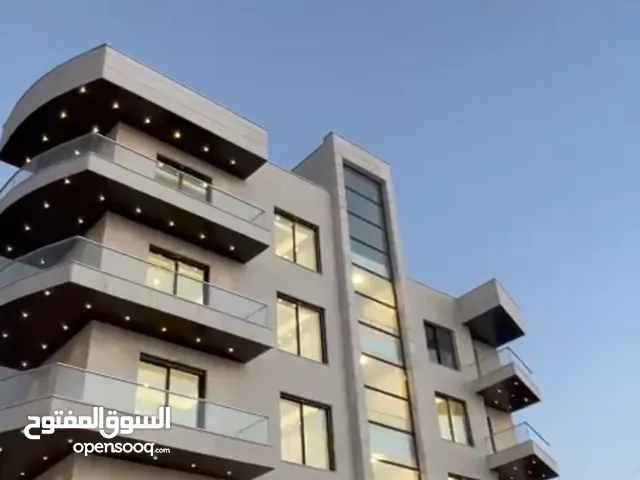 شقة ارضية ذات اطلالة رائعة بمساحة اجمالية 300 متر مربع