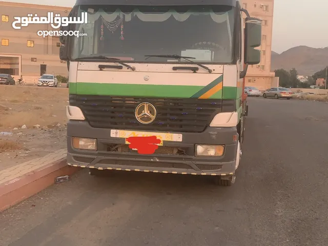 Tractor Unit Mercedes Benz 2003 in Jeddah