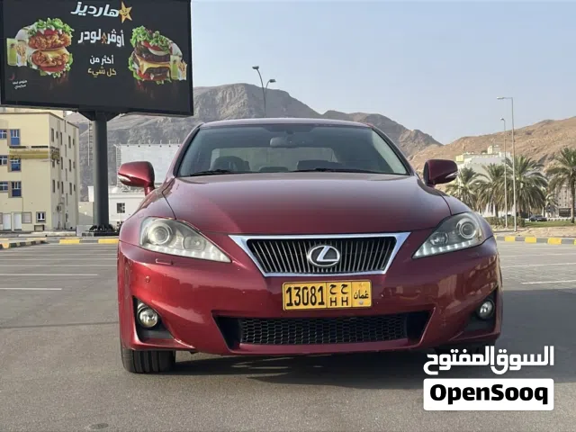 لكزس is عنابي