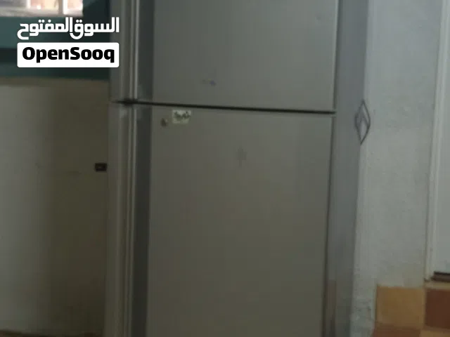 فريزر مستعمل شغال ما في عطل سبب البيع عدم الحاجه اليها