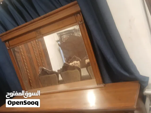 للبيع فضيه + دانسوار خشب الزان الطبيعي لاتيه قشرة بلوط فخم الله يبارك لصاحب نصيب