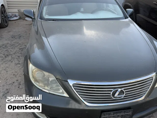 Used Lexus LS in Ajman