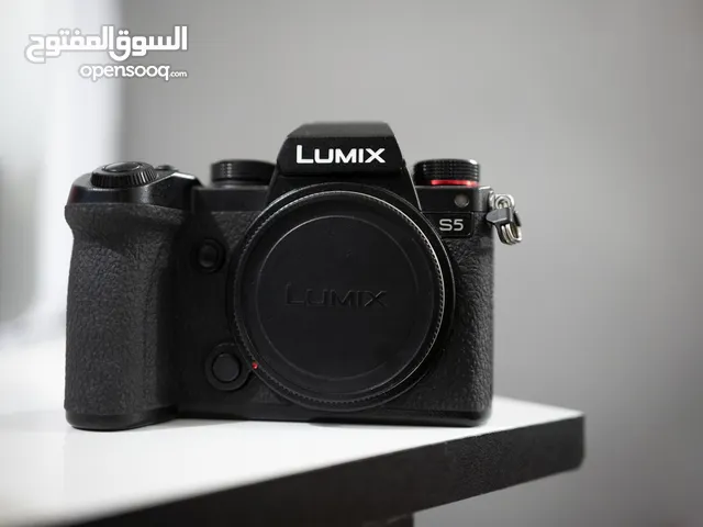 لوميكس اس 5 شبه جديده مش مستعمله هلبا Lumix S5