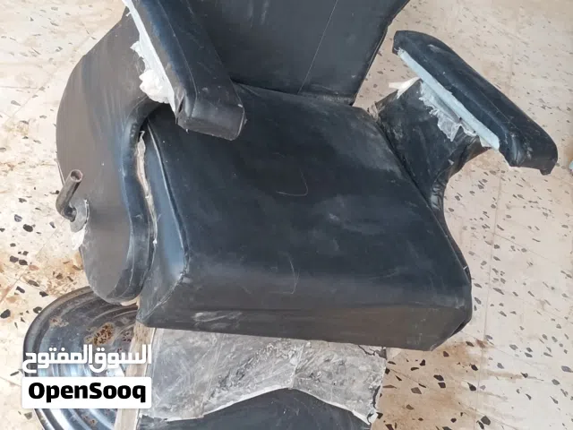 كرسي حلاقة شبه جديد بالنايلو