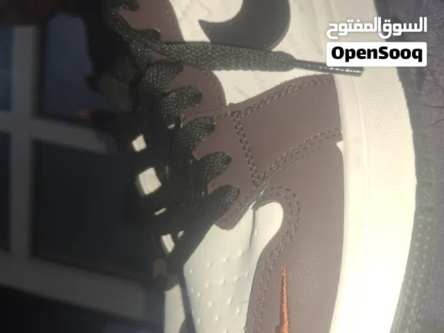 جوتي نايك 850 درهم تفاضيل باقي تحت