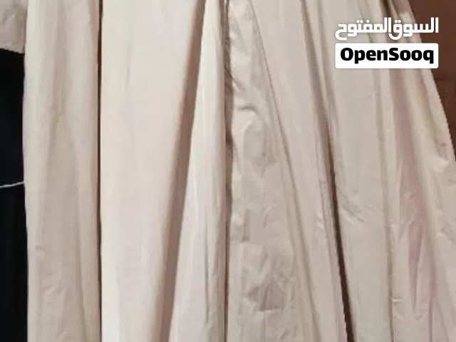 فستان للبيع جديد ونظيف