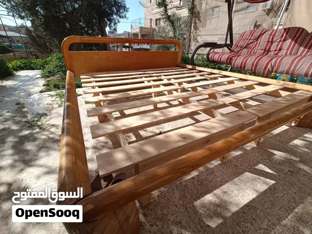 تخت ايطالي خشب فااخر مع مفرشين هدية