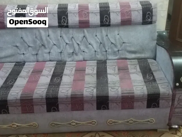 سلام عليكم عندي قتفات للبيع مستعمل 3 قنفات كبار وكراسي 2