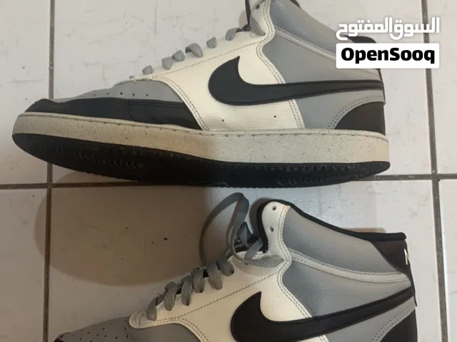 original nike high dunks size 42.5 in great condition with box