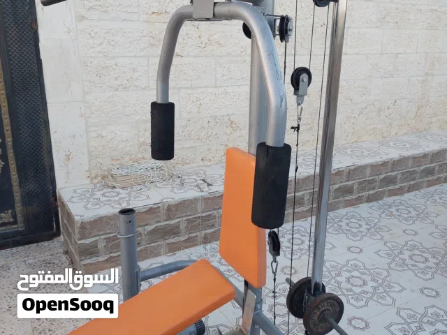 جهاز تمرين منزلي مع كيس ملاكمه ودامبل للبيع