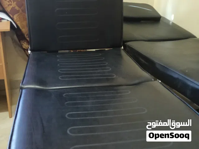 سرير طبى مع حواجز خشبية جديده م فيها شي والحواجز بالتيكت  سعر السرير الواحد  100 ريال