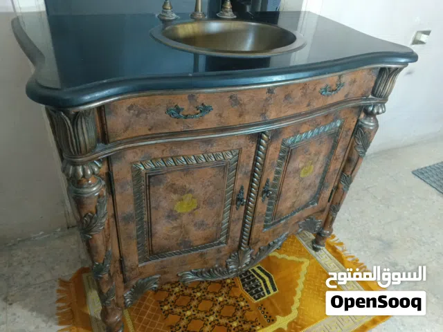 : مغسلة حمام ديكور كلاسيك (أنتيك) فاخرة بحالة ممتازة للبيع التفاصيل: للبيع مغسلة ديكور بتصميم فيكتو