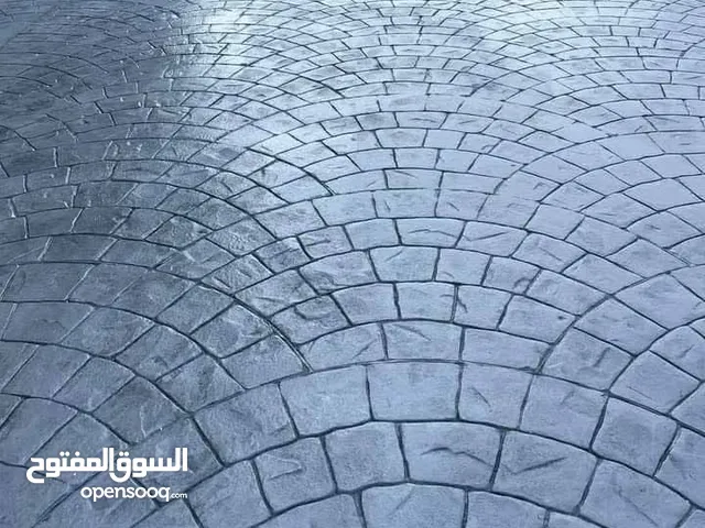أرضيات خرسانية في الرياض: خرسانة مطبوعة، صبة مروحة، تشطيب مكنسة، وإيبوكسي بجودة عالية وسعر مناسب
