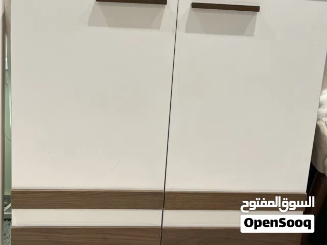 جزامة من قباني حالتها كويسة جدا جدا و خشب طبيعي