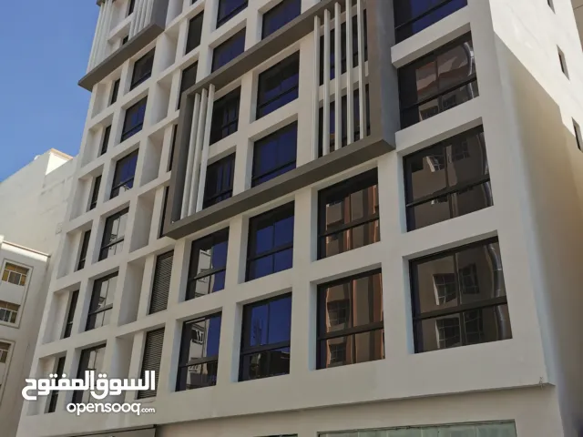 محل واسع جدا في قلب سوق الخوض ، مكيف و تسليكات ماي جاهزة