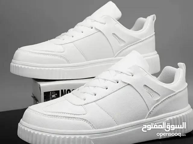 Totally new White sneakers size 40 كوتشي ابيض جديد مقاس 40