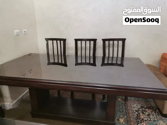 طاولة سفرة بحالة ممتازة