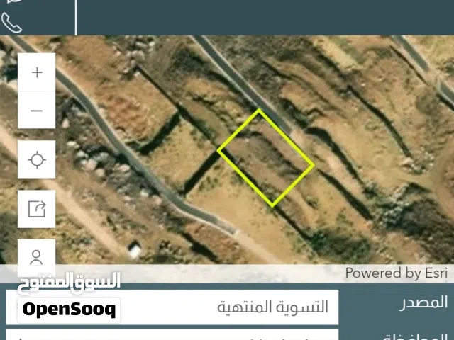 قطعة أرض مربعة الشكل في بيت دجن