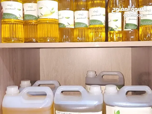 بذور وزيوت السمسم الطازج النقي