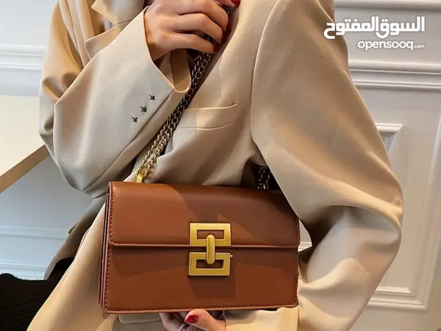 حقيبة كتف نسائية أنيقة بحزام سلسلة ـ لون أسود أو بني ـ تصميم معدني فاخر
