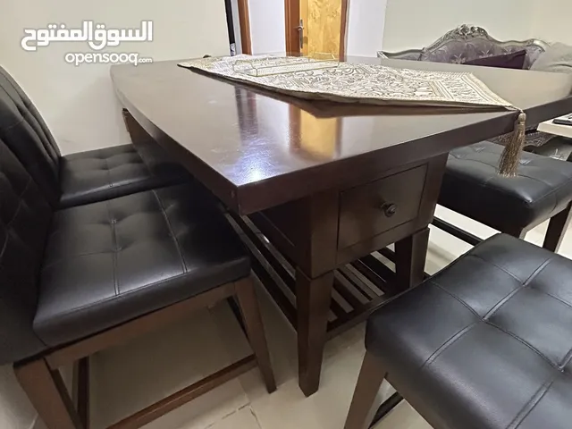 Table with cahirs /home center