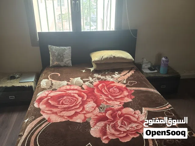 سرير حجم كبير نفرين