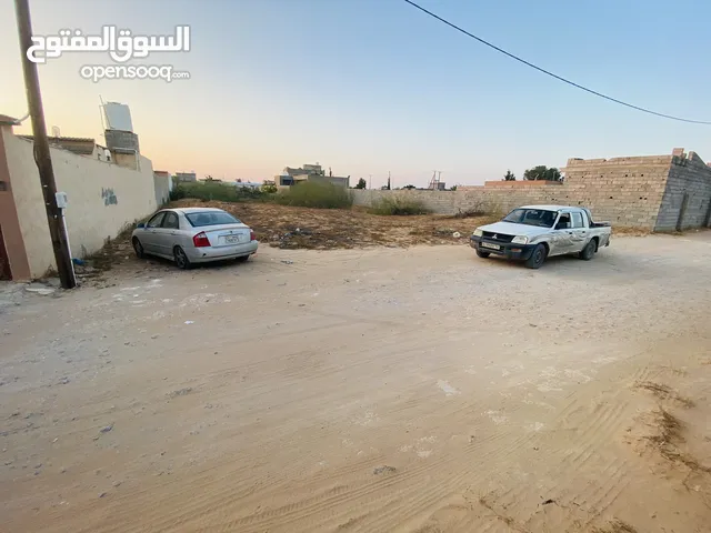 (ارض في خلة النور 1000متر في منطقة سكنية والكهرباء واصل وخالية من الضغط العالي مكانها مليح)