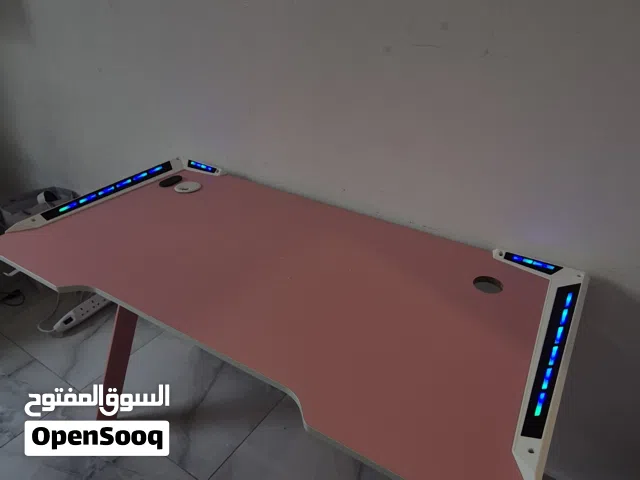 للبيع مكتب دراسة او gaming  شبه جديد