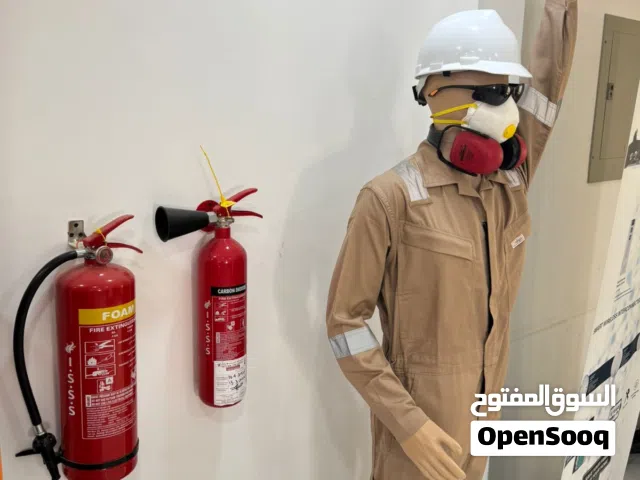 لباس السفتي . كفرول . حذاء . الخوذة . السماعة with SIYAB Safety clothing. Coveralls. Shoes. Helmet.
