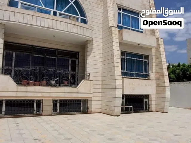 فله مفروشه للايجار في حده دورين وبدروم فيها 7 غرف معا المجالس وثلاث صالات والبدروم مفتوح ب1200دولار