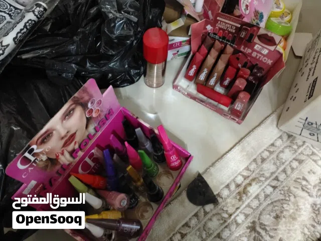 بضاعة نثريات واكسسوارات و مواد تنظيف للبيع جمله او تجزئة