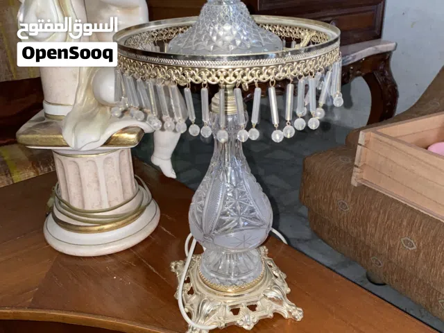 مصباح تيبل لامب اثري بحالة ممتازة للبيع