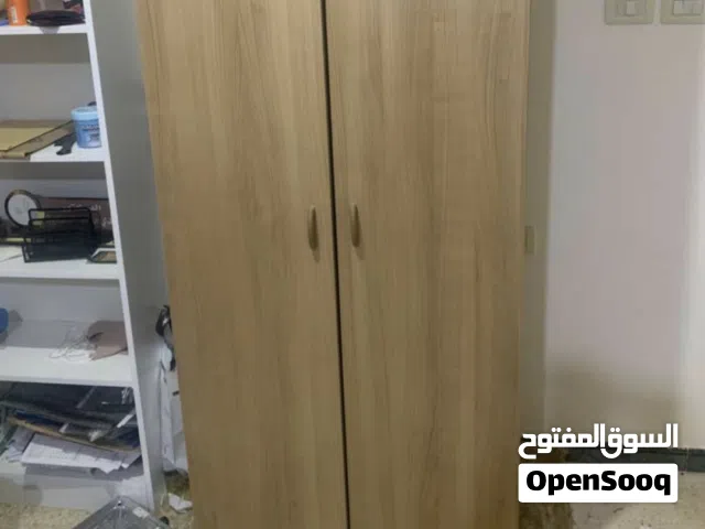 خزانة ملابس بحالة الوكالة