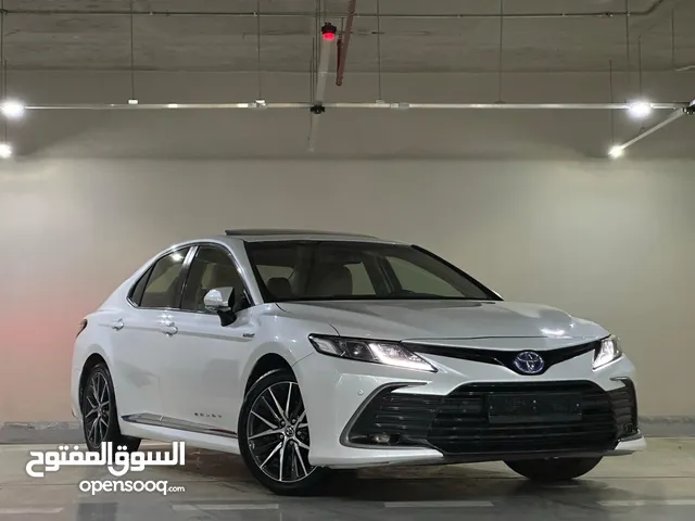 Toyota Camry 2023 Gle بحالة الوكالة