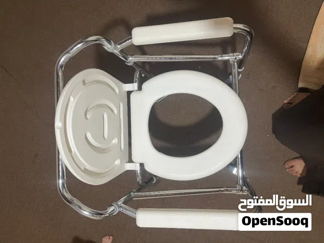 عرض اليوم كرسي حمام للمقعدين  والذين يعانو من الام المفاصل متعدد. ويستخدم كعكاز استخدام متحرك 360 .
