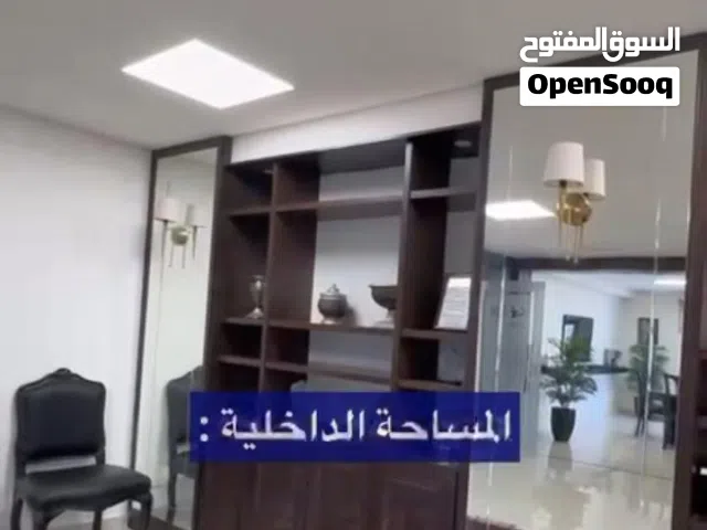 مكتب تجاري فاخر للبيع في أفضل مواقع المقابلين