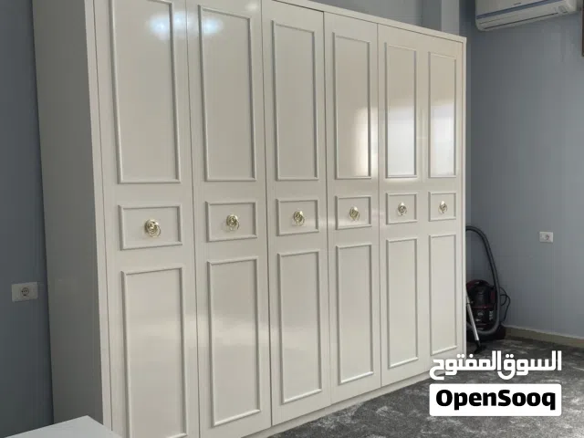 دولاب شبه جديد للبيع