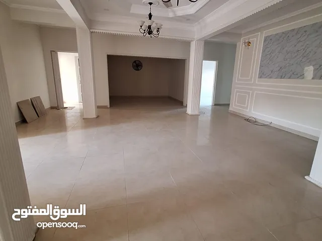 369 m2 5 Bedrooms Townhouse for Rent in Muharraq Arad