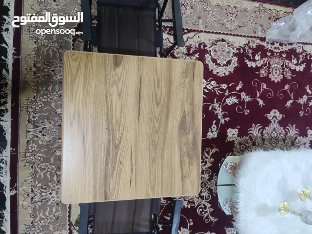 طاولة خشب + كراسي كشتات وسفر