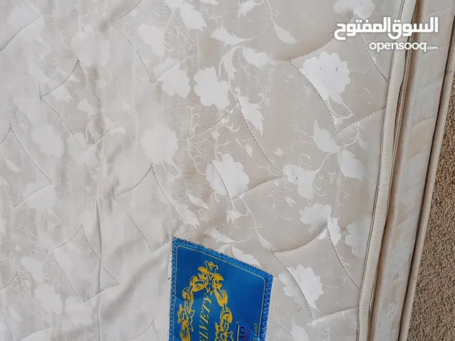 فرشة تخت مستعمله نظيفه