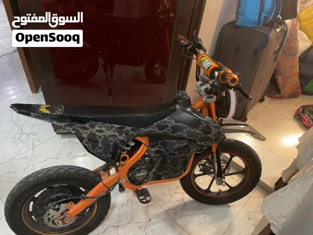 سكوتر كهربائي بحالة جيدة جدا استخدام شهرين سبب البيع السفر
