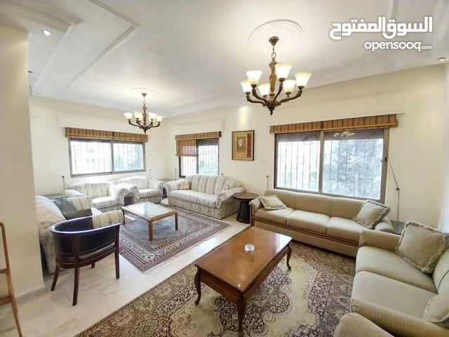 شقة مفروشة للإيجار 200م2 ( Property 18266 )