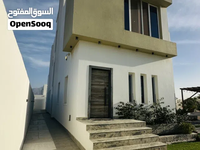 فيلا راقية و بناء شخصي للبيع في الفليج